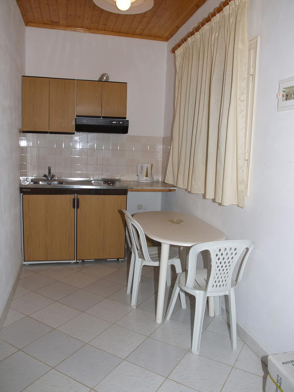 Angeliki Aparthotel Vitaládes Rum bild
