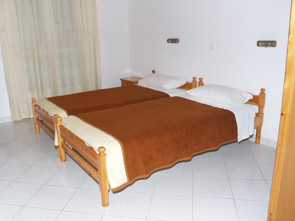 Angeliki Aparthotel Vitaládes Rum bild